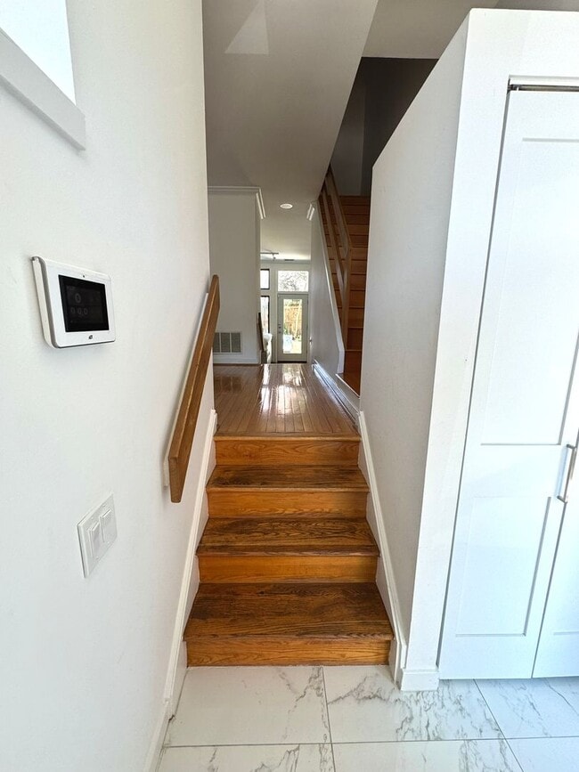 Foto del edificio - Luxurious 3-Bedroom Townhome in Fairmount!...