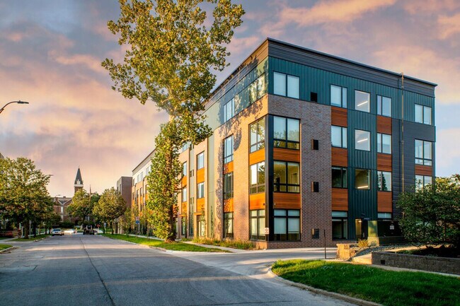 Foto del edificio - 2530 University Ave