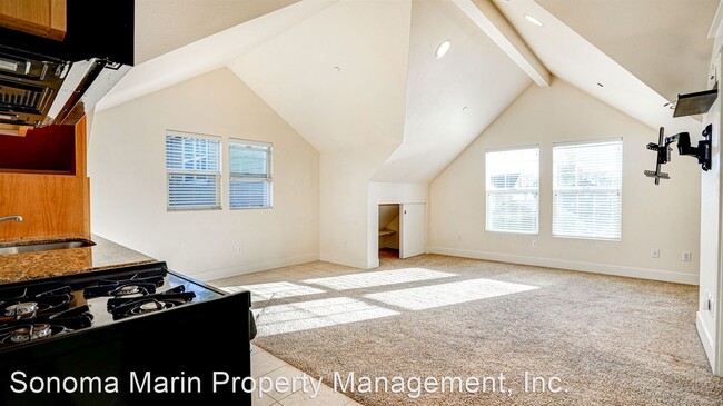 Building Photo - Studio, 1 bath House - 319 5TH STREET