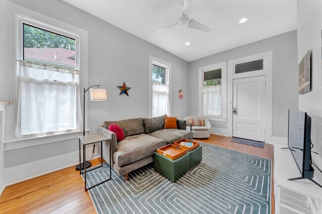 Photo - 210 Sadie St House