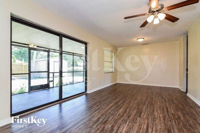 Building Photo - 4818 W Bay Villa Ave