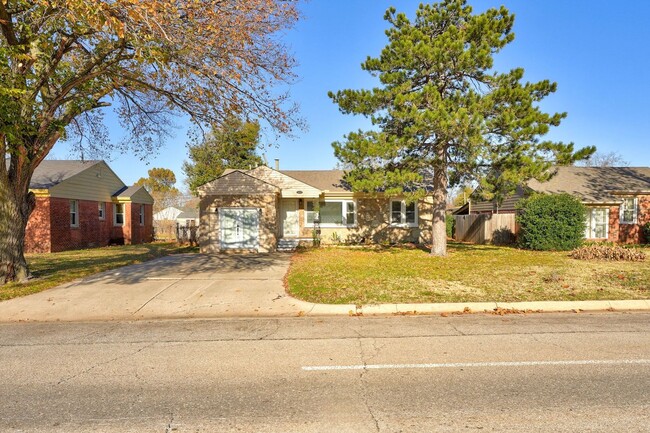 Building Photo - Adorable remodel at Lake Hefner