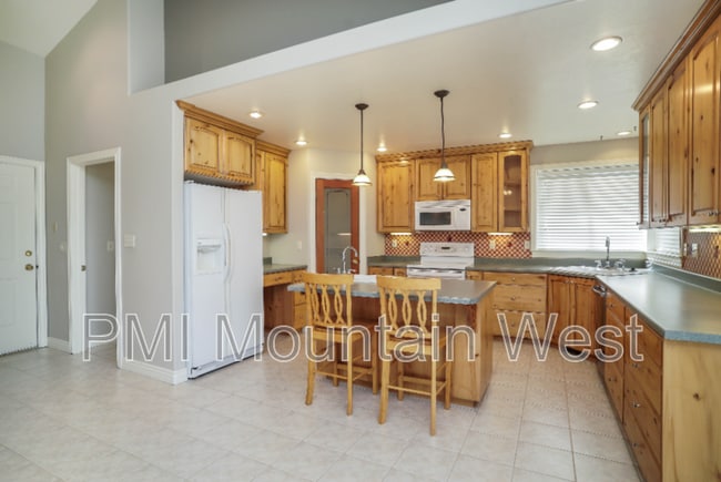 Foto del edificio - 144 S Mountain Rd