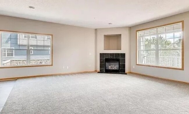 Building Photo - Modern Comfort & Convenience in Plymouth f...