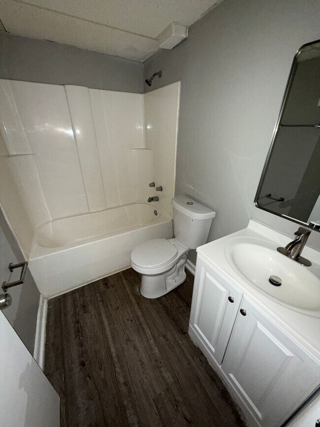 Building Photo - 2082 Fairmont Ct