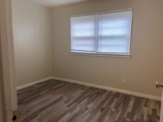 Building Photo - 2860 Charleston Dr