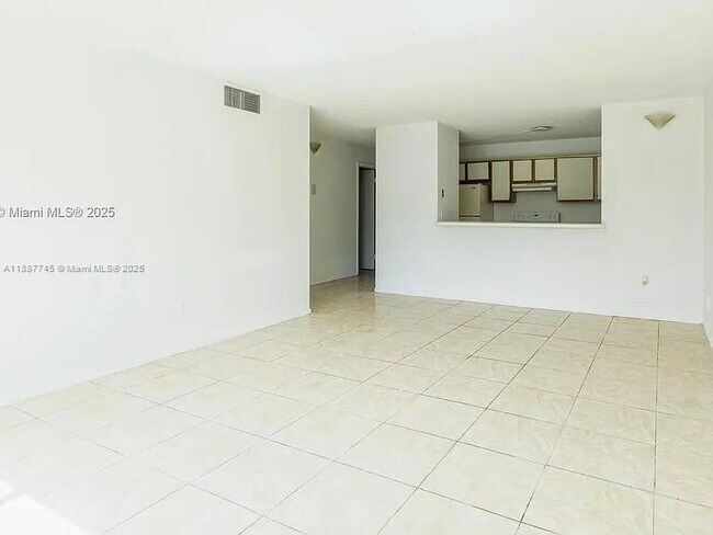 Foto del edificio - 14850 Naranja Lakes Blvd