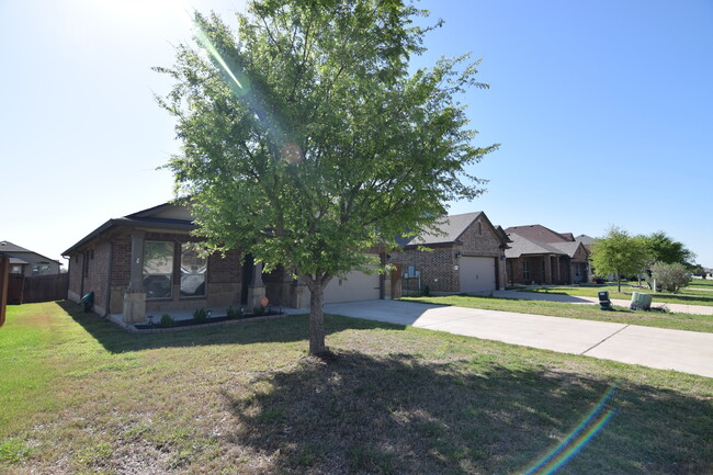 Building Photo - 1411 Amber Dawn Dr