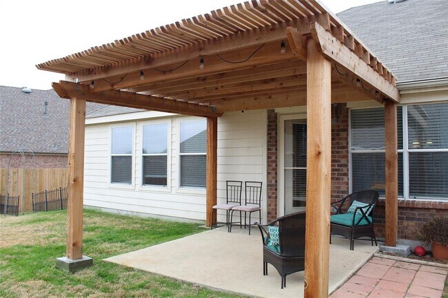 Foto del edificio - 13360 Austin Stone Dr