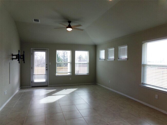 Building Photo - 127 Saranac Dr