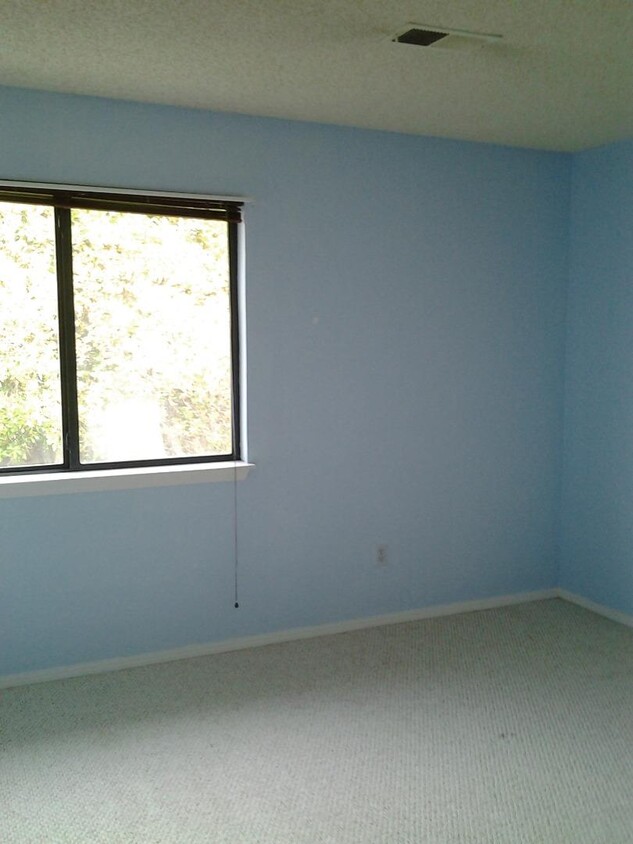 Building Photo - 1221 Lerma Ln