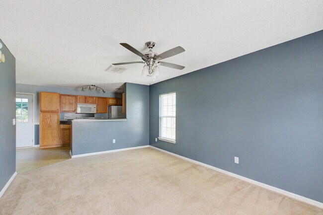 Building Photo - 222 Maypop Dr