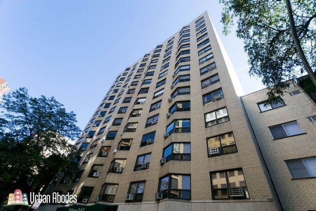 Building Photo - 422 W Wellington Ave
