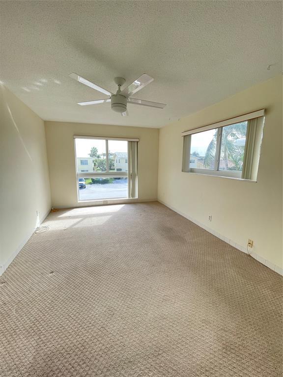 Foto del edificio - 2753 NE 28th St