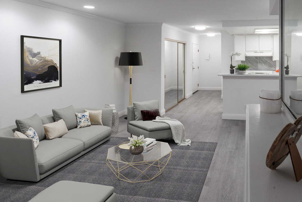 Sala de estar preparada - Vista Luxury Investments, LLC