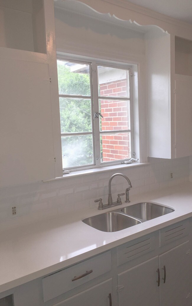 Fotografía del edificio - 2001 Center St