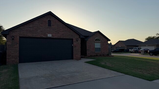 Building Photo - 2401 Chadsford Ln