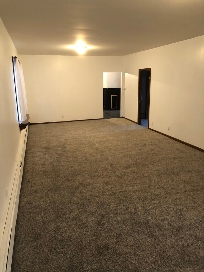 Building Photo - 138 Weimar St