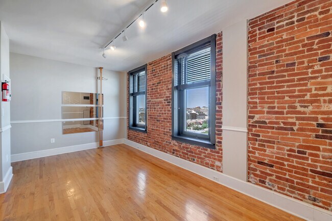 Building Photo - 1615 Q St NW