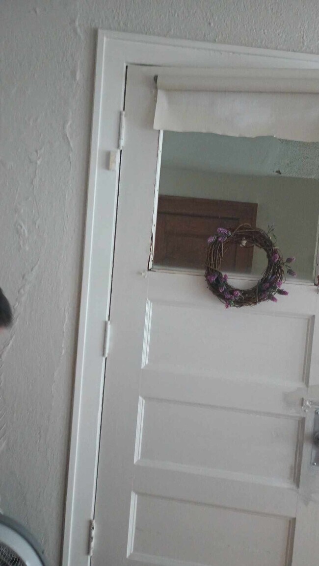 Foto del edificio - 102 Melrose Ave