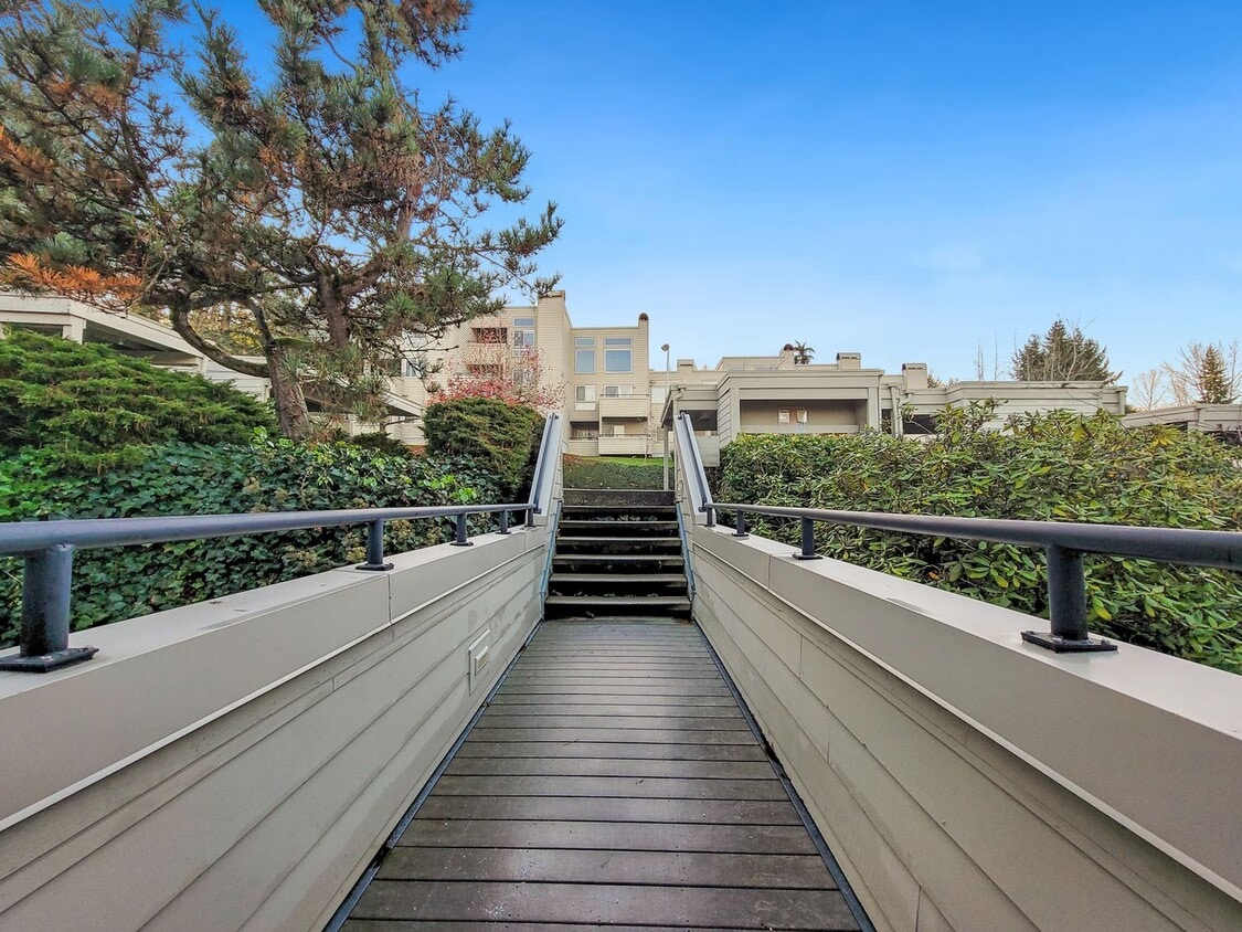 Cascade Mountain View Retreat: Elegant 2BR Condo in Downtown Redmond - Cascade Mountain View Retreat: Elegant 2BR Condo in Downtown Redmond