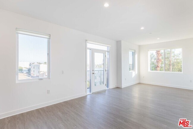 Foto del edificio - 843 Wilcox Ave