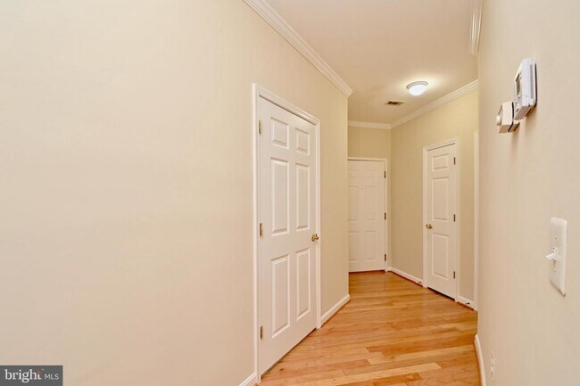 Building Photo - 11775 Stratford House Pl