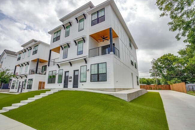 Foto del edificio - 2345 Benbrook Blvd