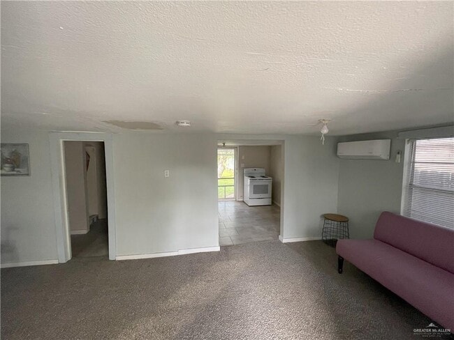 Building Photo - 14 E St