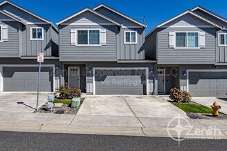 Building Photo - 7415 NE 136th Ave