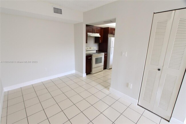 Foto del edificio - 650 NW 114th Ave