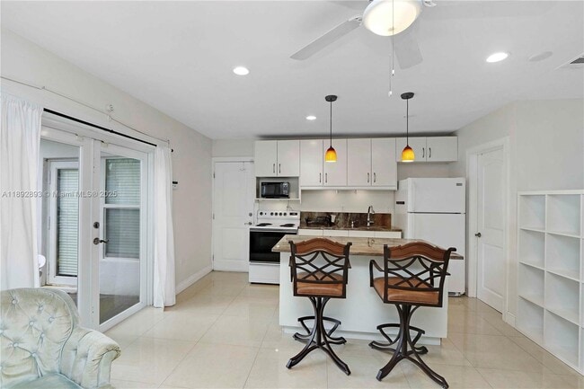 Foto del edificio - 10211 SW 80th St