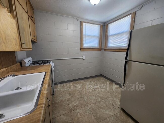 Building Photo - 849 S 45th St