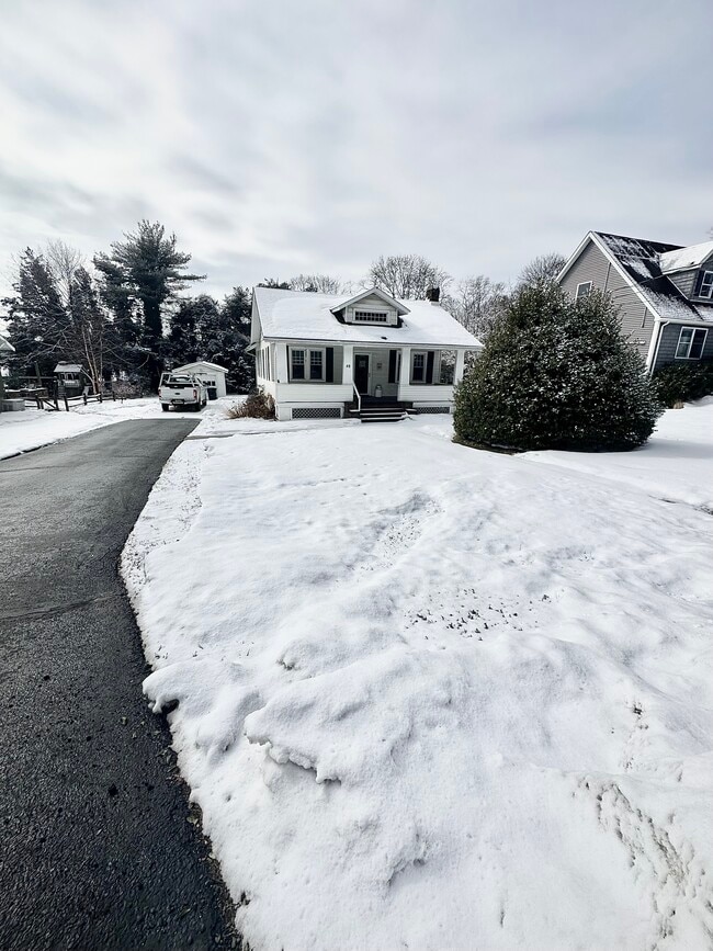 Building Photo - 48 Valley Dr