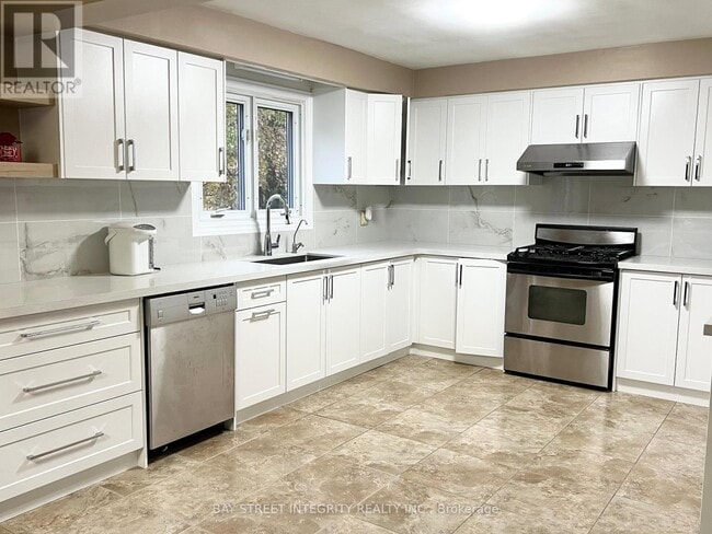 Building Photo - 61 Morbank Dr