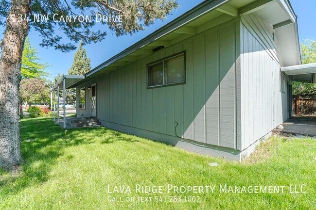 Foto del edificio - 134 NW Canyon Dr