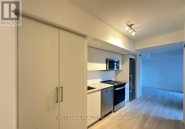 Building Photo - 500 Wilson Ave