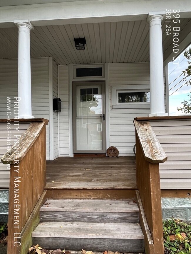 Building Photo - Downtown Charmer - 3 Bed 2 Bath
