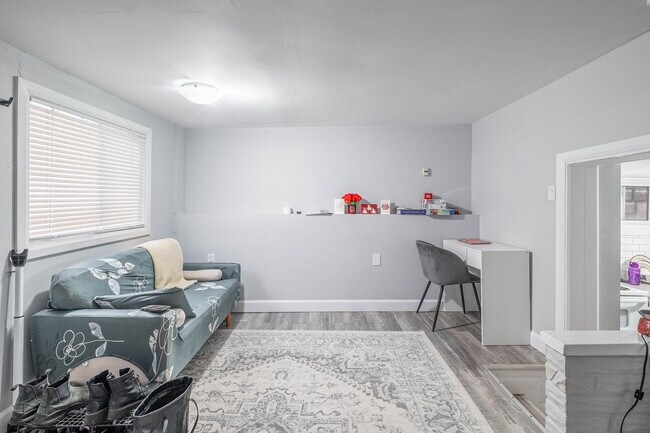 Photo du bâtiment - 382 Wharncliffe Rd S