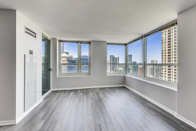 Building Photo - 345 N La Salle Dr