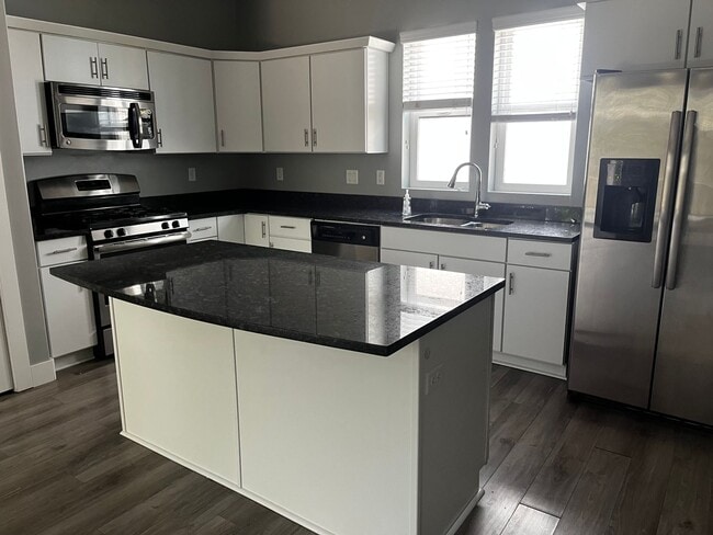 Building Photo - Incredible Downtown Salt Lake City Condo!