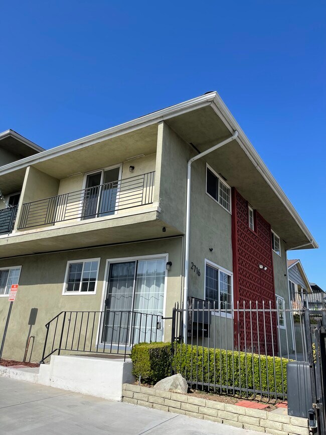 Apartment - 2716 Via Paseo