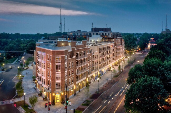 Foto del edificio - 3710 Newark St NW