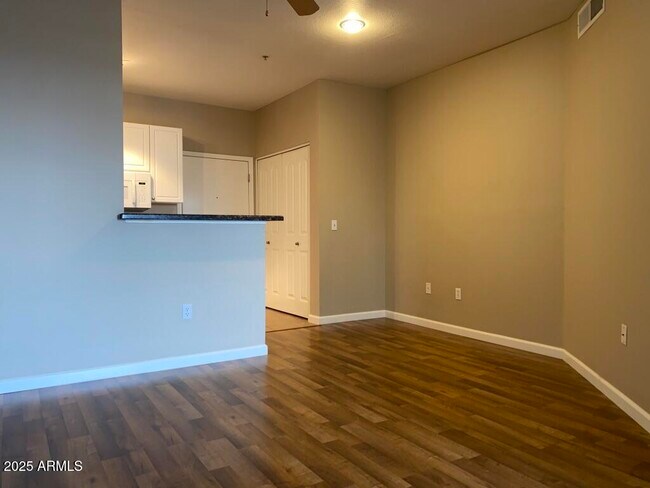Foto del edificio - 1701 E Colter St