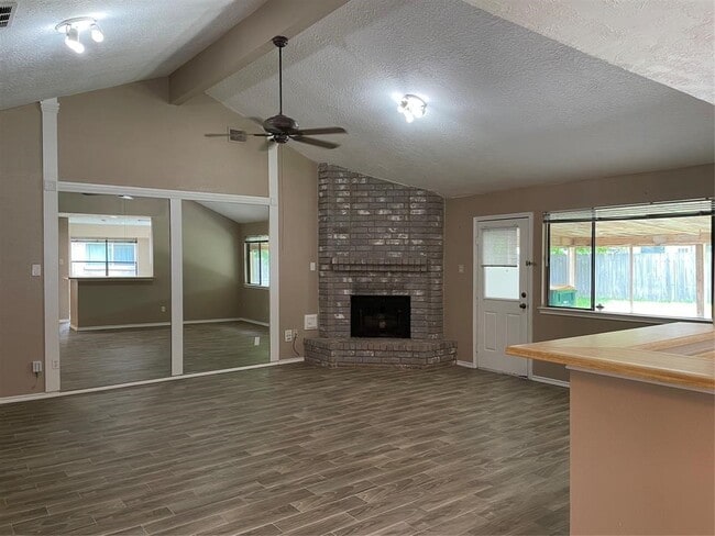 Building Photo - 21311 Meadowhill Dr