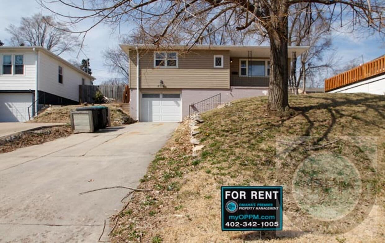 3 Bed Home | 67th & Blondo - 3 Bed Home | 67th & Blondo