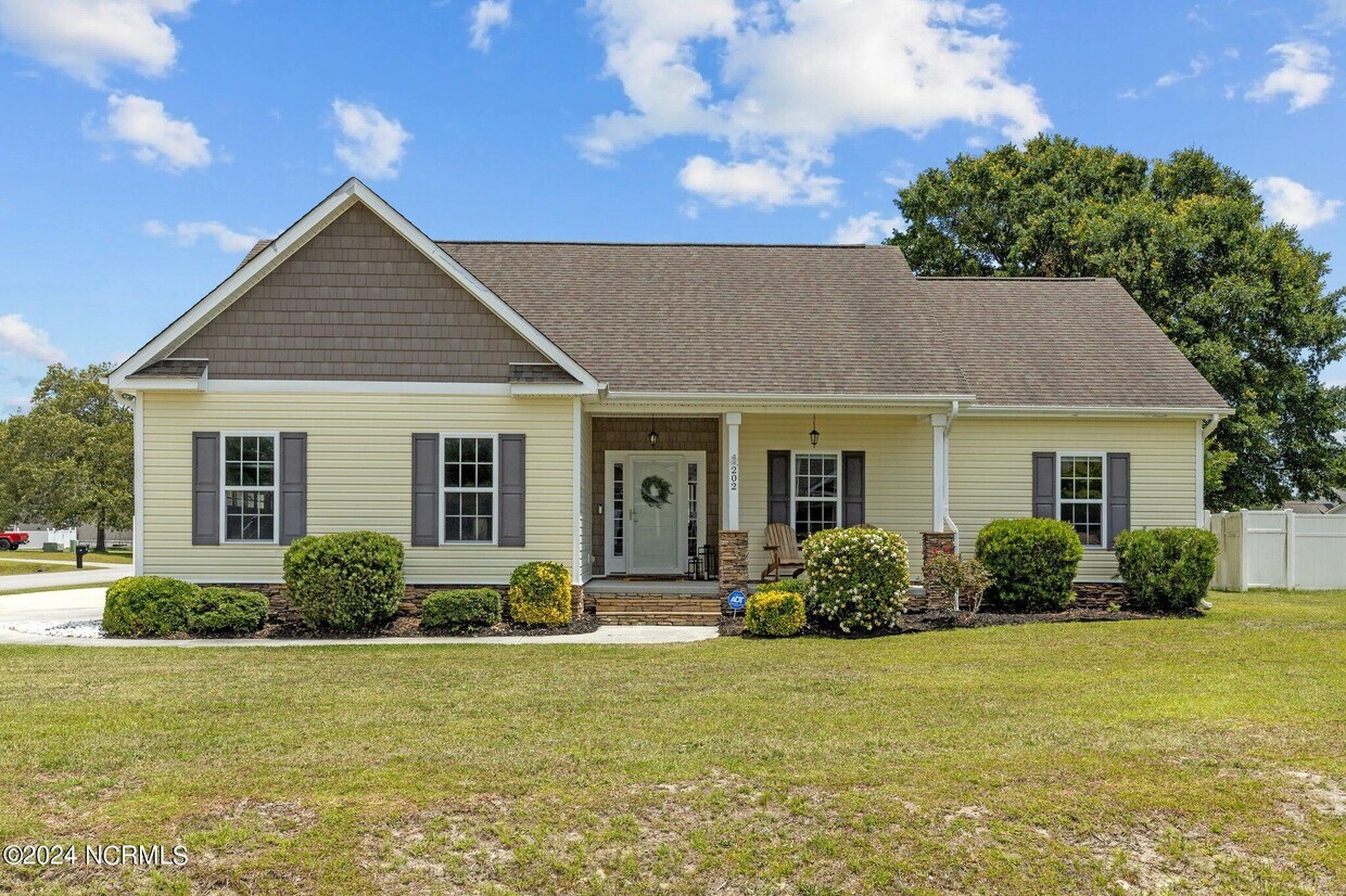 Primary Photo - 202 Echo Ridge Rd