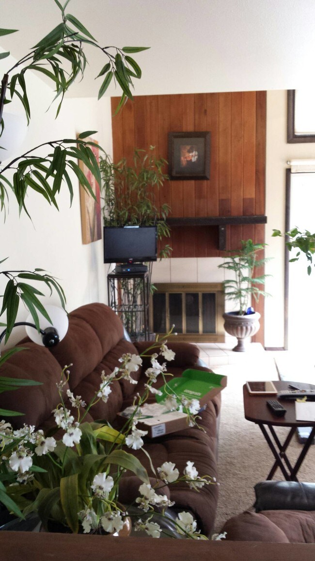 Building Photo - 106 S Greeley Ave