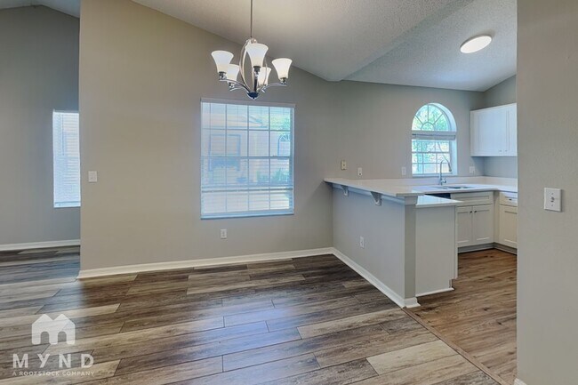 Building Photo - 1729 Chatham Cir