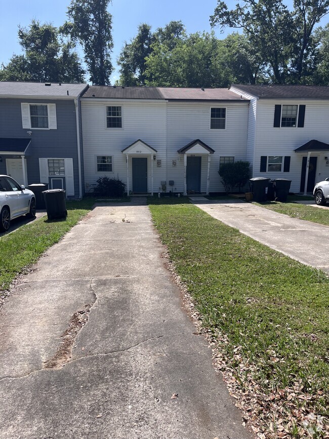 Building Photo - 1812 Lilac Ln
